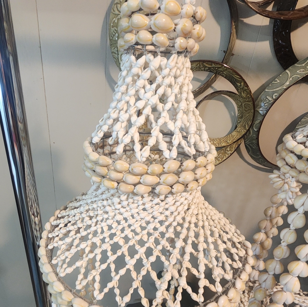 Set of 3 Vintage Seashell Chandelier Plant Hangers - Picture 4 of 14